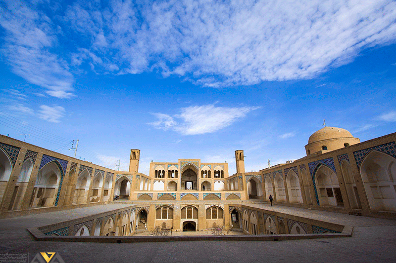 معماری بی نظیر مسجد آقا بزرگ در تور کاشان