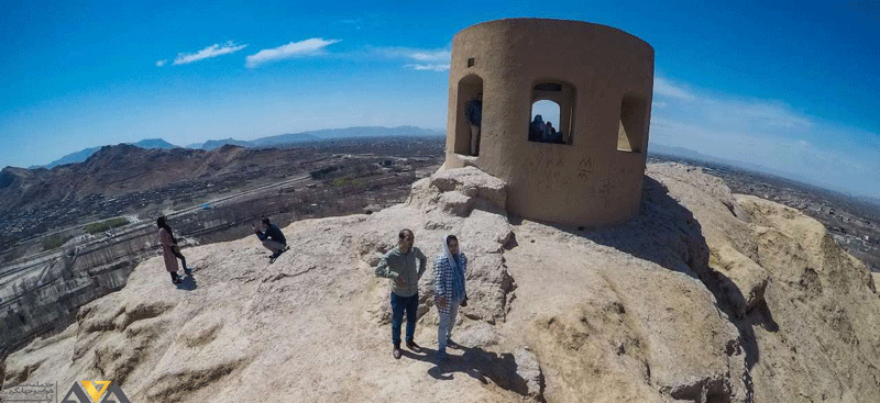 بازدید از کوه آتشگاه در تور اصفهان