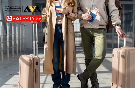 انواع ویزا شینگن - تصویر زن و مرد در حالی که چمدان به دست هستند ایستاده اند.