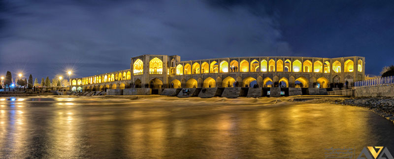 بازدید از سی و سه پل در تور اصفهان